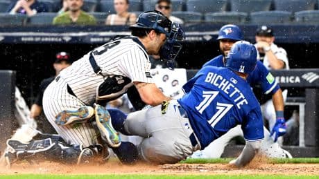 Yankees finally figure out how to beat Blue Jays after lengthy rain delay, inch closer in AL East chase