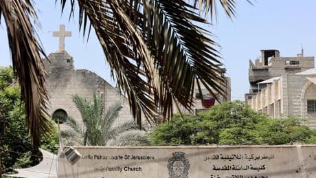 Frappe sur l’église de Gaza : Macron a « condamné fermement » le bombardement israélien