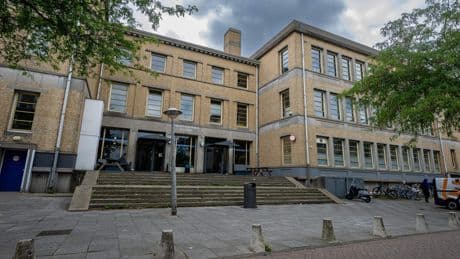 Tik op vingers voor  islamitisch Haga Lyceum: ministerie mocht geld inhouden en predicaat ’zeer zwak’ was terecht