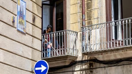 Apartur denuncia que Barcelona suma más de 3.000 habitaciones ilegales