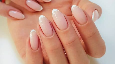 Gel semipermanente con sostanze cancerogene, sequestrate 800 confezioni nel Napoletano