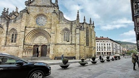 Balmaseda estrecha el cerco sobre el casco antiguo para evitar la entrada de vehículos