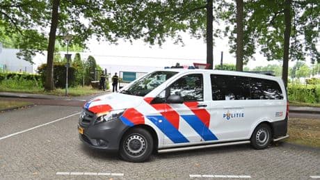 EOD naar ’combinatie vuurwerk en vloeistof’ bij winkel in Breda