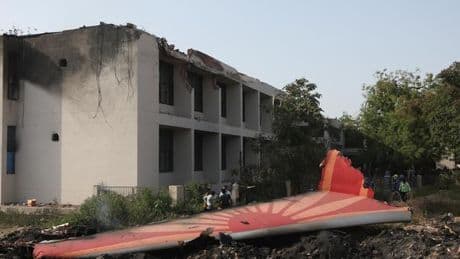 Ahmedabad: Mindestens eine Person soll Flugzeugabsturz in Indien überlebt haben