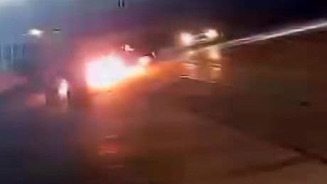 Seyir halindeki otomobilde yangın! O anlar kamerada
