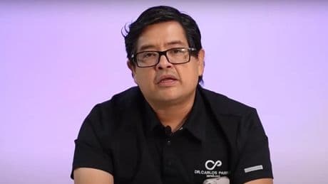 Carlos Parra, nefrólogo: “Beber agua de mar se ha convertido en una tendencia que promete mejorar la hidratación y el equilibrio de electrolitos, pero lo cierto es que es muy perjudicial para el organismo”