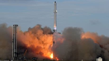 SpaceX completes spectacular Starship test flight