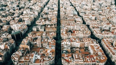 Airbnb acaba de eliminar 65.000 pisos turísticos. El problema es que Consumo ha encontrado otros 55.000
