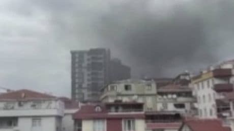 Küçükçekmece'de apartman yangını! 1 ölü