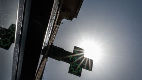 Courants d'air, douche tiède... Comment bien dormir malgré la canicule