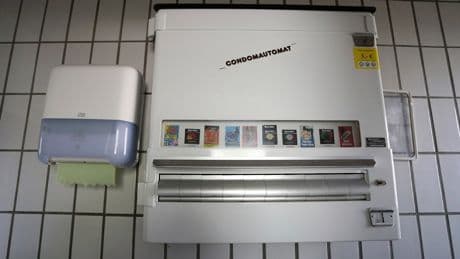 Nach 35 Jahren - Darum wurde Kondomautomat aus Rathaus entfernt