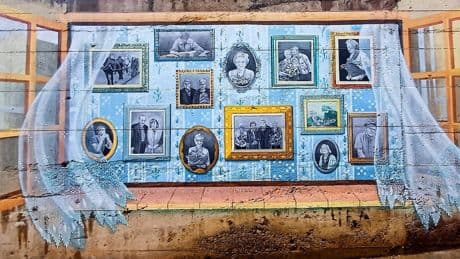 FotoDocs: El mural de la vejez de Manresa