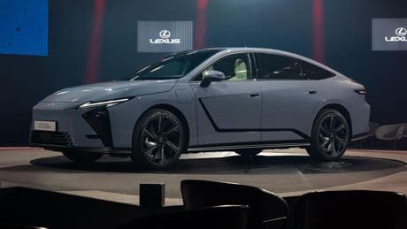 Lassée de faire le taxi, la Lexus ES rêve de surpasser la BMW Série 5