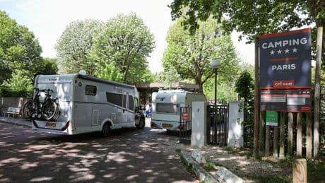 «On a été vraiment surpris d’en trouver un » : le Camping de Paris fait le plein