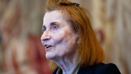 « Je suis toujours là » : Elfriede Jelinek, prix Nobel de littérature, ironise sur l’annonce de sa disparition