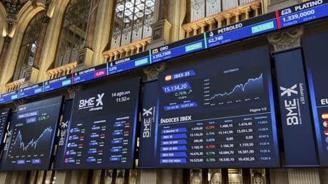 El Ibex toca otro máximo de 2007 en su décima sesión al alza y se acerca a los 15.300 puntos