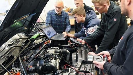 Nachwuchs für das Handwerk: Über 2.200 Ausbildungen im Handwerk für neues Lehrjahr fest
