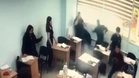 Kocaeli'de korkunç saldırı! Eğitim kursunda bıçaklı ve sopalı saldırgan dehşet saçtı!