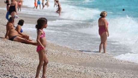 Tatilciler Ölüdeniz'de sezonu açtı