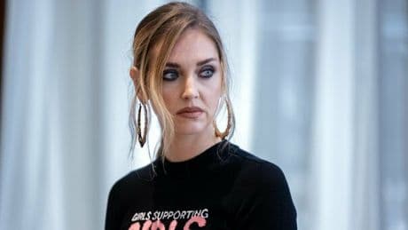 Chiara Ferragni, duello legale tra Fenice e Safilo dopo rescissione contratto: chiesto risarcimento danni da 5,9 milioni di euro