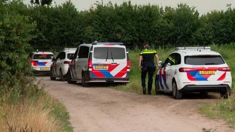 Lichaam man (48) aangetroffen in Maasbree, twee verdachten (22 en 27) opgepakt