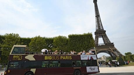 "Une invasion" : face au surtourisme, Paris veut moins de cars