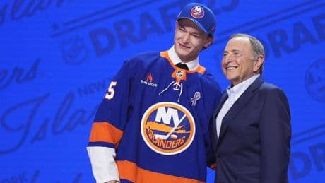 Deutsche Talente warten noch: 17-jähriger Verteidiger als Erster im NHL-Draft ausgewählt