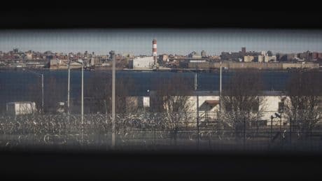 « Rikers Island, c’est la cocotte-minute » : la prison maudite de New York, gangrénée par la drogue et la violence