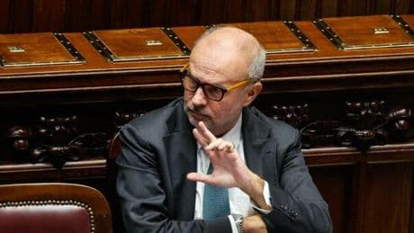 Vaccini, il ministro Schillaci: «L'obbligo resta. Il comitato? Rifarei tutto. La sanità non sia politicizzata»