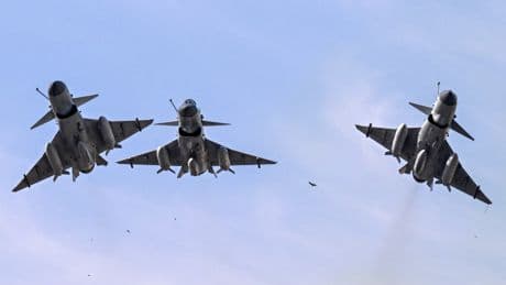 More than 100 Indian & Pakistani fighter jets ‘battled in massive dogfight in one biggest battles in modern warfare’