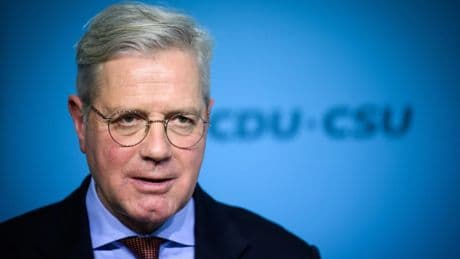 Röttgen im Interview: „Putin will die Ukraine auslöschen“