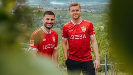 Neues Outfit für den VfB - Stuttgart spielt im Wein-Trikot