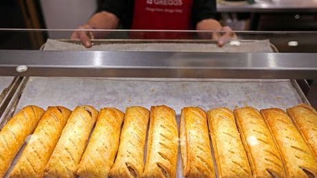 Popular bakery chain with 2,600 shops suddenly closes city centre store