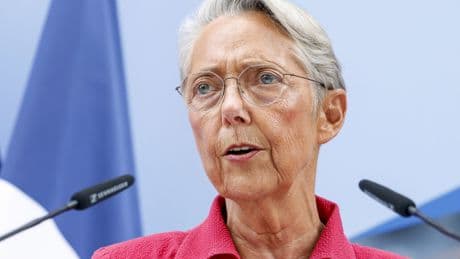 En plein jour de rentrée, Élisabeth Borne réitère sa proposition «d’ouvrir le débat» sur la devise inscrite au fronton du Panthéon