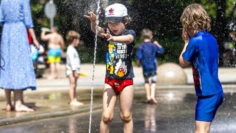 Wasserspielplätze in Düsseldorf: Wo es in Düsseldorf Abkühlung beim Spielen an heißen Tagen gibt
