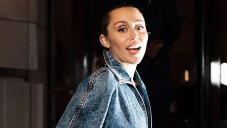 Sängerin: Miley Cyrus hat eine Infektion – nachdem sie sich auf dem "Walk of Fame" wälzte