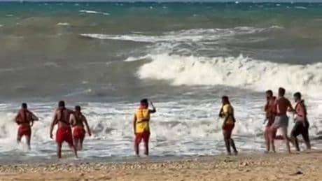 Arnavutköy'de yasağa rağmen denize giren kişi kayboldu
