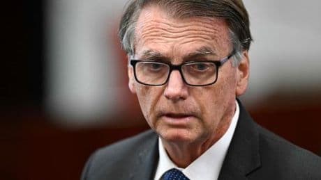 Brésil : un juge ordonne l’assignation à résidence de Jair Bolsonaro pour non-respect d’une interdiction d’expression sur les réseaux sociaux