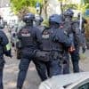 Täter offenbar flüchtig: Messerattacke an Berufsschule in Essen – Lehrerin muss in Klinik