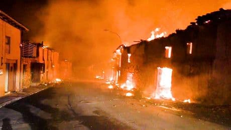 El desolador vídeo de un militar de la UME sobre el peor incendio del verano en España: “Es la primera vez que se quema un pueblo entero”
