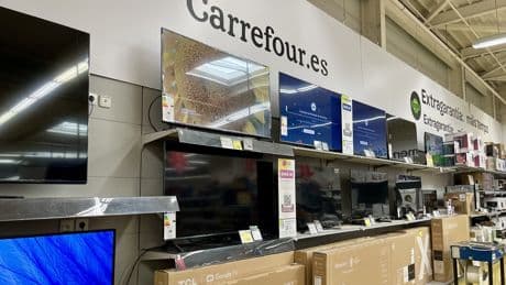 Carrefour tira la casa por la ventana y deja a precio de outlet esta tele MiniLED de 55 pulgadas con Google TV