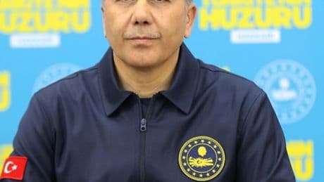 Bakan Yerlikaya duyurdu: Kırmızı bültenle aranan 3 suçlu Rusya'dan Türkiye'ye getirildi