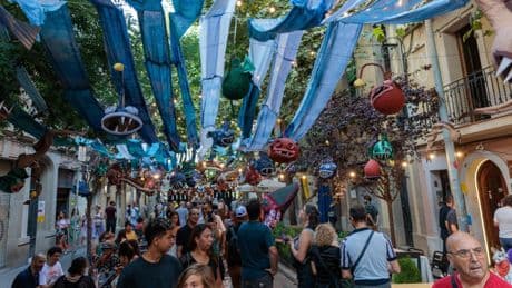 Las fiestas de Sants y la dura realidad