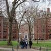 Trump interdit les étudiants étrangers à l’université de Harvard : quels grands noms y ont étudié ?