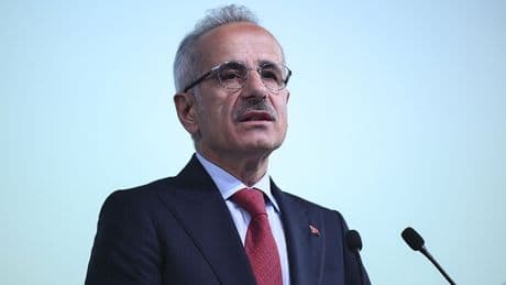 Depremde GSM operatörlerinin çökmesi... Bakan Uraloğlu: Kapasite artışından kaynaklı