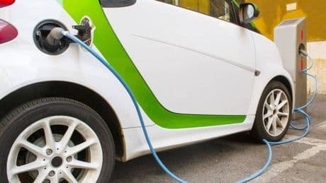 Incentivi auto elettriche, da settembre 600 milioni: i requisiti, cosa sapere, come fare domanda