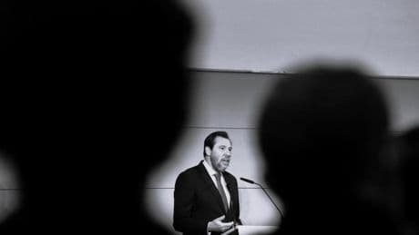Ni los periodistas tienen que estudiar Periodismo, ni los políticos Política
