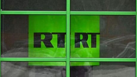 « Les médias russes sanctionnés par l’Union européenne restent tous facilement accessibles en France, et l’Arcom ferme les yeux »
