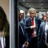 We hebben de ondankbare taak om ons te weren tegen de destructieve macht van blunders en absurditeiten