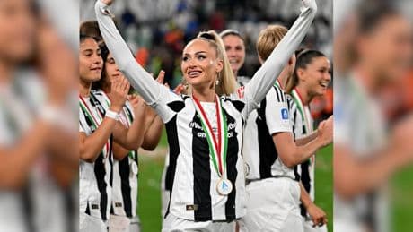Bei Juve-Meisterfeier - Fans kritisieren Auftritt von Alisha Lehmann!